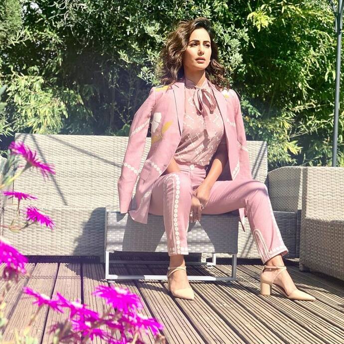 एक्ट्रेस हिना खान अपने कान्स फेस्टिवल लुक को लेकर काफी चर्चा में थी। इसके बाद अब जो हिना की तस्वीरें सामने आईं हैं। वह भी काफी वायरल हो रही हैं।