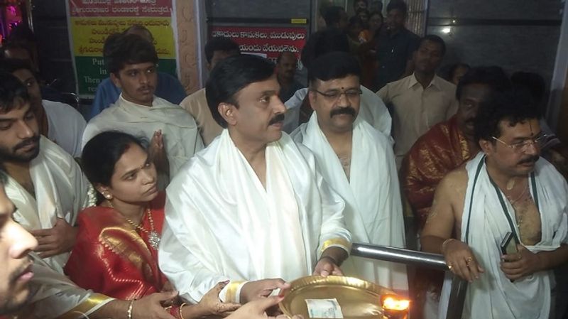 Janardhana Reddy family visit Raichuru Mantralaya Mutt