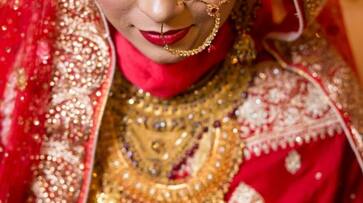 bride stole money and fled in shahjahanpur uttar pradesh