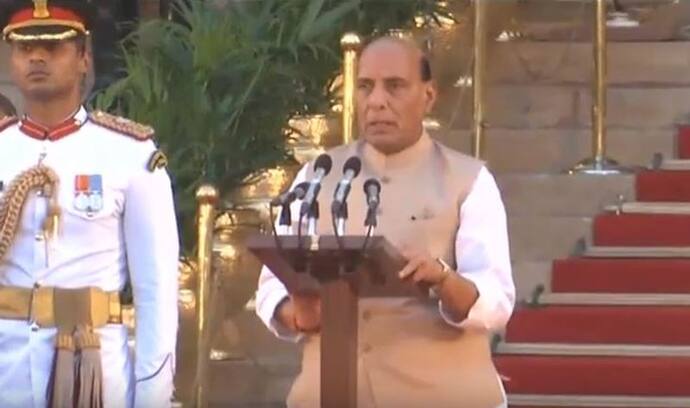 राजनाथ सिंह:  राजनाथ सिंह ने इस बार लखनऊ से बीजेपी के टिकट पर चुनाव जीता। उन्होंने कांग्रेस के प्रमोद कृष्णम और सपा की पूनम सिन्हा को पराजित किया। राजनाथ सिंह पिछली सरकार में गृहमंत्री थे।