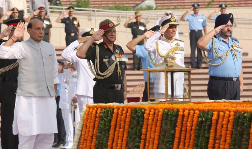 रक्षा मंत्री के तौर पर पहले दौरे में दुनिया के सबसे ऊंचे युद्धक्षेत्र जा रहे राजनाथ