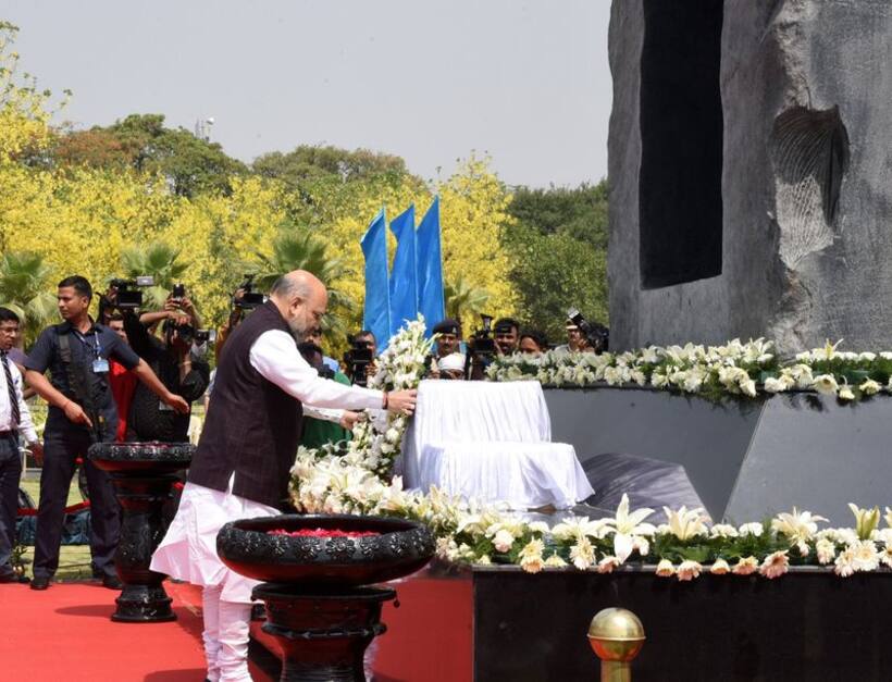 अमित शाह ने राष्ट्रीय पुलिस स्मारक जाकर शहीदों को दी श्रद्धांजलि