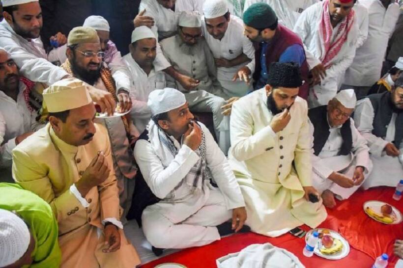 जानें क्यों सियासी दलों ने बनाई इफ्तार पार्टियों से दूरी और शुरू  कर दिए भंडारे