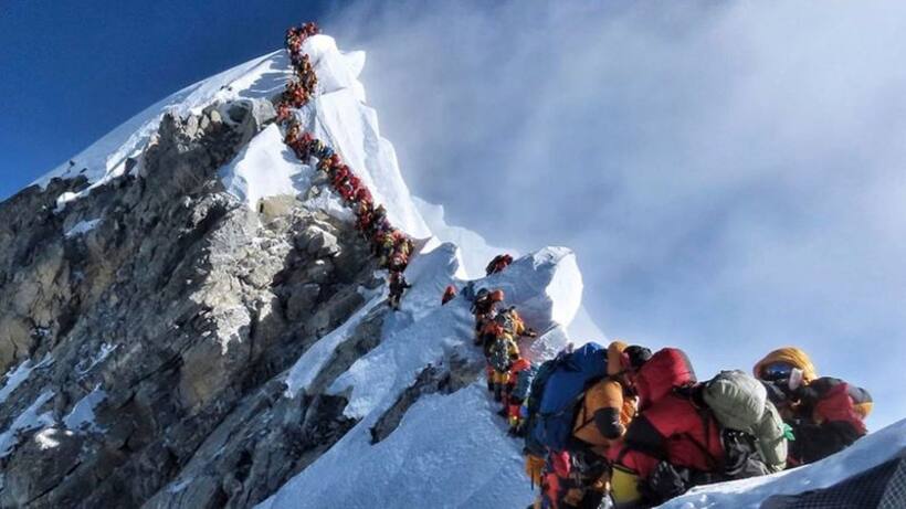 एवरेस्ट पर ट्रैफिक जाम, 11 मौतों के बाद हरकत में आई नेपाल सरकार