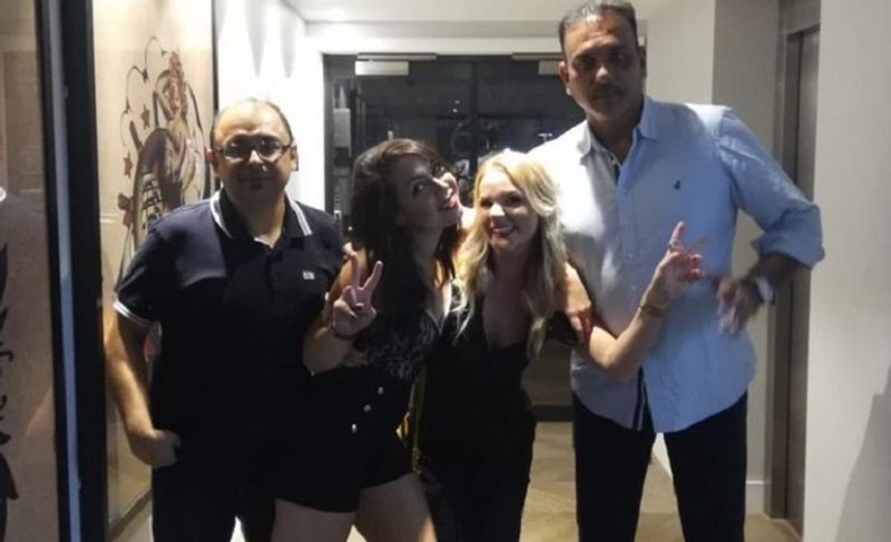 World Cup 2019 Twitter slams coach ravi shastri for posing with women