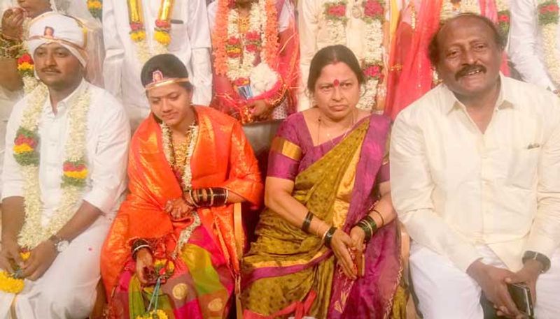 Kum Ve Son Married At Mass Wedding in Chitradurga