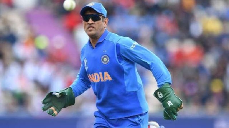 Twitter praise MS Dhoni Sports Gloves With Army Insignia