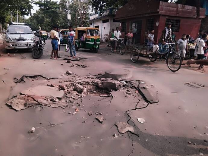 বিকট শব্দে ফাটল রাস্তায়, ট্যাঙরায় বিপর্যয় মোকাবিলা বাহিনী