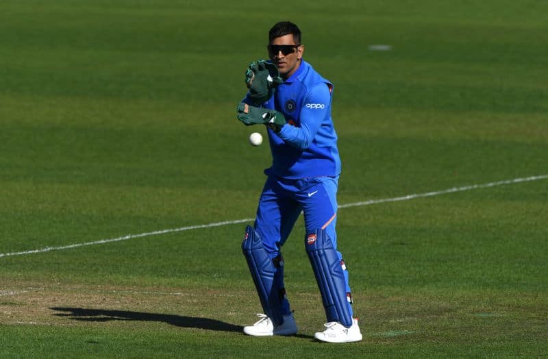 ICC World Cup 2019 Pakistan minister slams MS Dhoni over Army crest on gloves