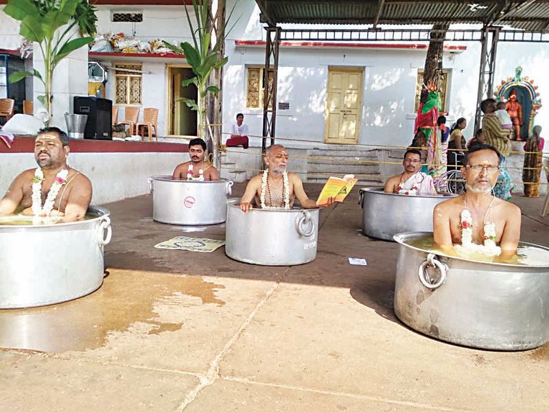 Minister DK Shivakumar offer special prayers at Kigga temple For Rain