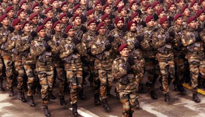 सम्मान का प्रतीक-बलिदान विशेष बलों का एक विशिष्ट प्रतीक है, जो पैराशूट रेजिमेंट का एक हिस्सा है। यह भारतीय सेना में सबसे प्रतिष्ठित बैज में से एक है। केवल पैरामिलिट्री कमांडो को बैज पहनने की अनुमति है। इसमें शामिल होने के लिए भारतीय सेना में शामिल जवान पैराट्रूपर्स के लिए अप्लाई कर सकते हैं. इसमें लगभग 3 महीने का ट्रेनिंग पीरियड होता है।
