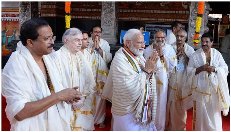 v muraleedharan s facebook post about guruvayur temple visit with narendra modi