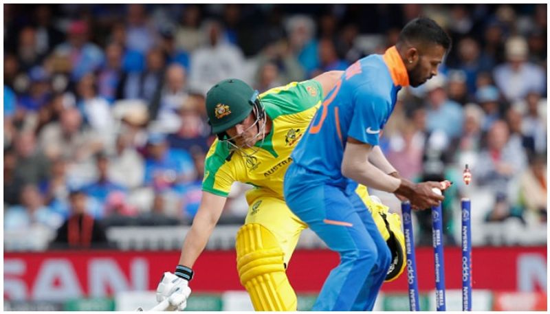 Australia bad start vs India Aaron Finch Out