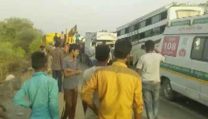 10 dead 23 injured in bus truck collision in Jharkhand