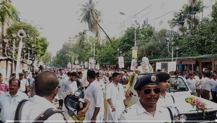 দুষ্কৃতী ভেঙেছিল, পুলিশি পাহারায় স্বস্থানে ফিরলেন বিদ্যাসাগর, দেখুন ভিডিও