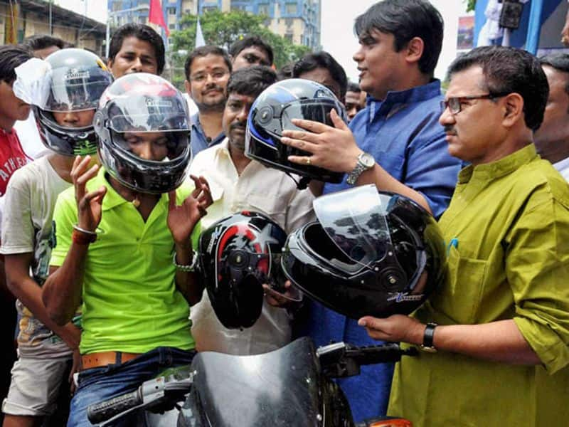 small children advices to wear helmet