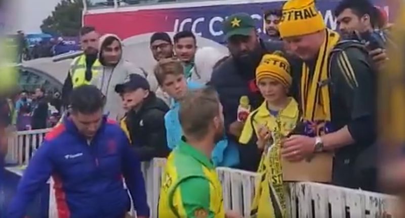 David warner gifts his man of othe match ward to young fan after pakistan world cup match