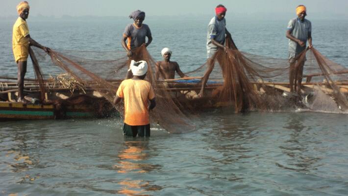 udupi Fishermen urges for help from govt as lack of fishes