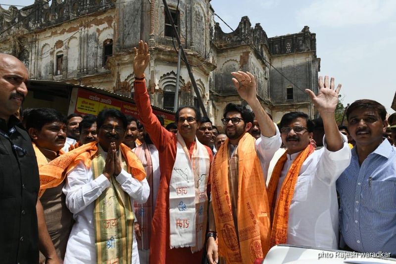 Uddhav Thackeray Offers Prayers at Ram Lalla Temple in Ayodhya