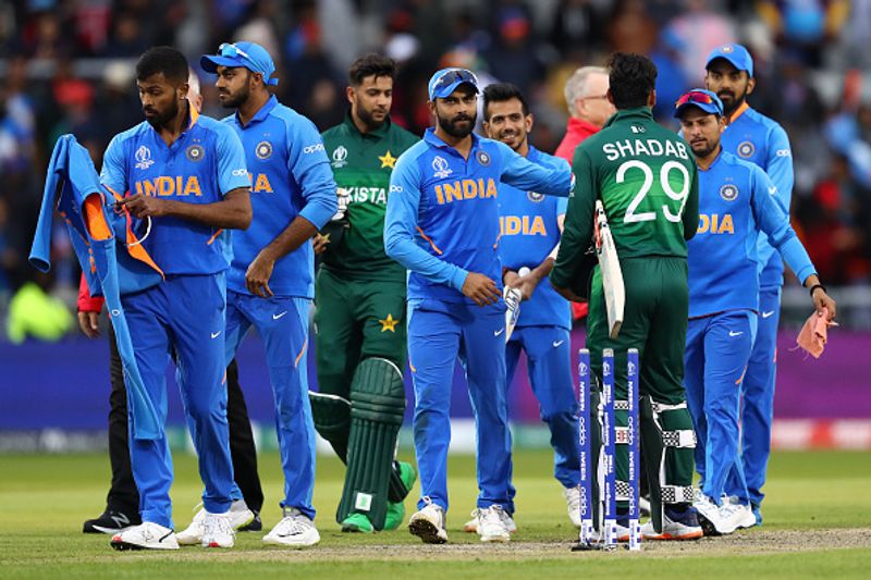 ICC T20 World Cup 2021, India vs Pakistan: Team India leaves hotel for Dubai International Stadium (WATCH)-ayh