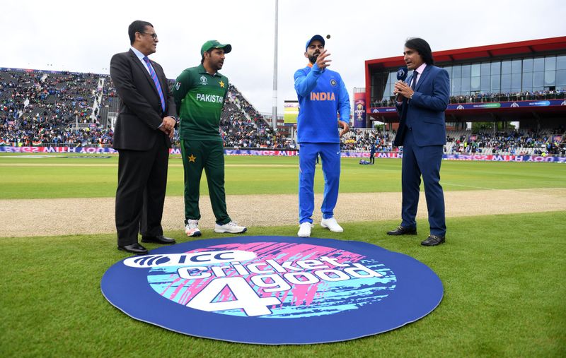 ICC World Cup 2019 Sarfaraz Ahmed Ignores Pakistan PM Imran Khans Toss Advice