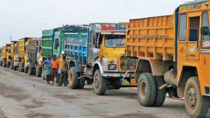 lorry hitted a car and dragged to some meters