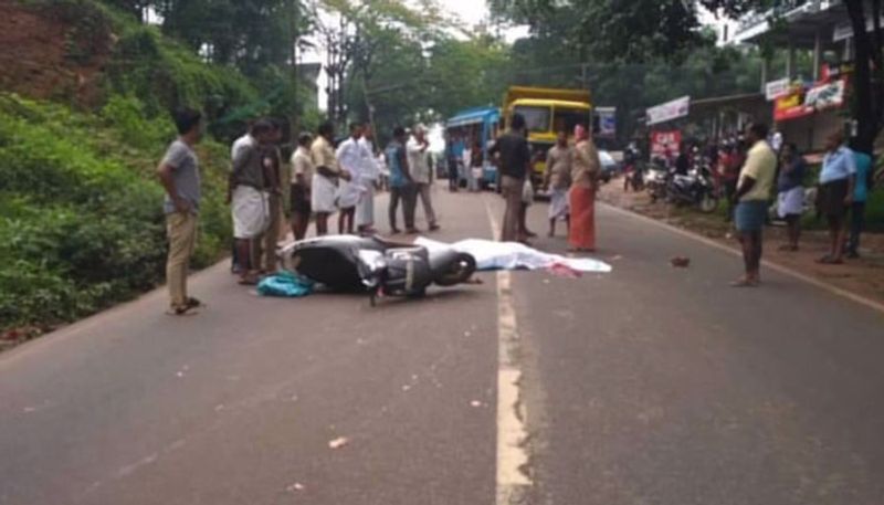 Four killed in road Accident vijayapura