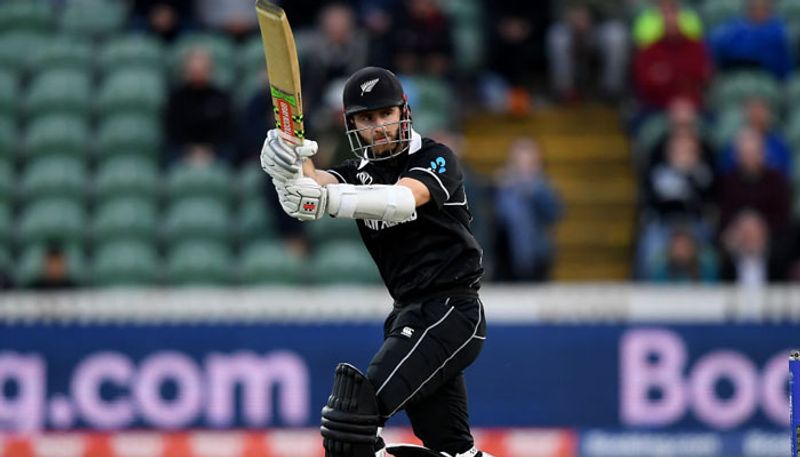 Shahid Afridi congratulates New Zealand captain Kane Williamson