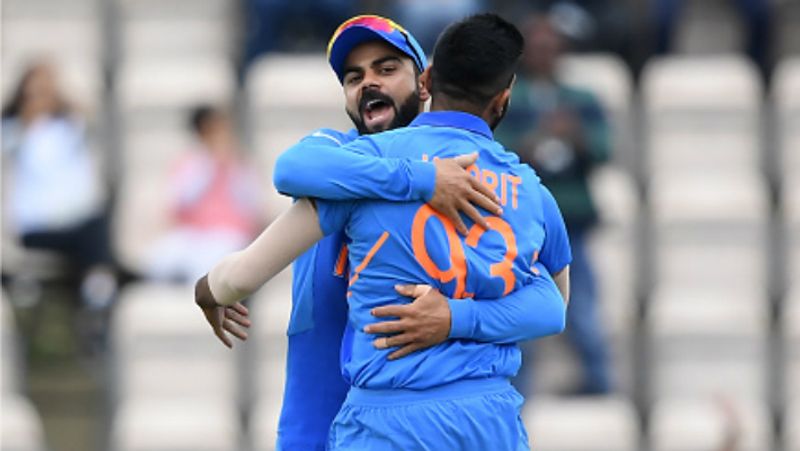 Virat kohli imitate Jasprit bumra bowling action during practice