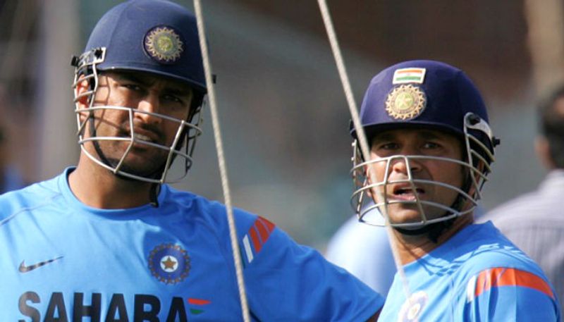 World Cup 2019 Dhoni and Sachin fans clash after master blaster slams MSD slow batting