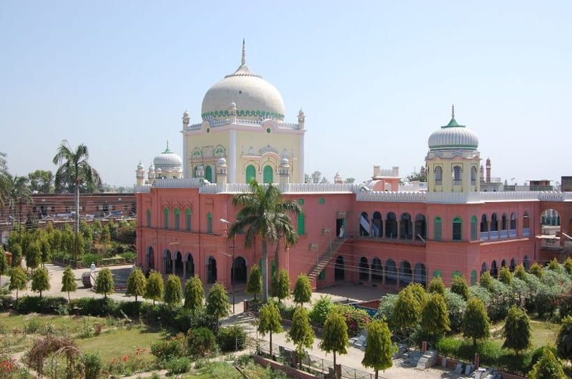 आखिर दारूल उलूम देवबंद में क्यों बन रहा है अवैध हैलीपैड !
