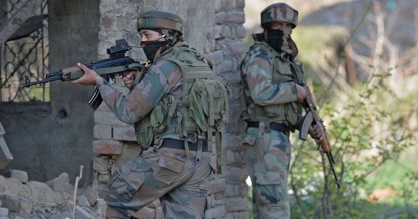 घाटी में सुरक्षा बलों ने आतंकियों को घेर, मार गिराए दो आतंकी