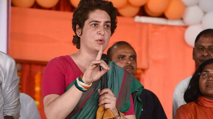 राहुल के इस्तीफे के बीच कांग्रेस में उठने लगी है प्रियंका को कमान सौंपने की मांग