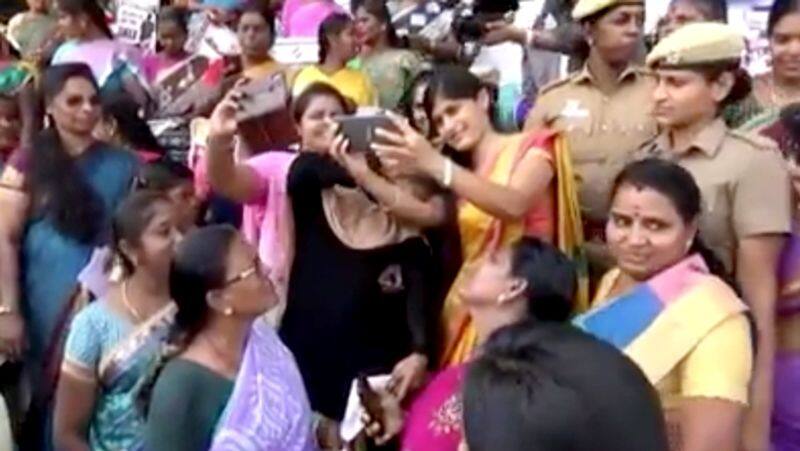 Salem District Collector Rohini IAS Transfered..! Selfie with Public video..