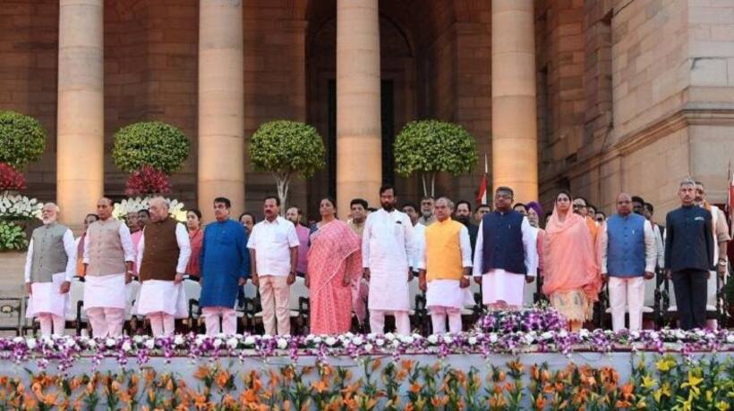 मोदी सरकार ने बंद कर दी सरकारी बैठकों में अफसरों की चाय बिस्किट !