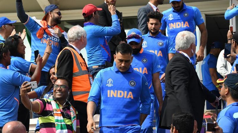 india fans violated privacy of indian cricket team