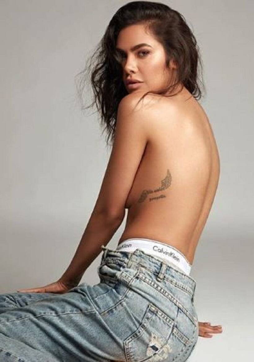 ईशा गुप्ता का सेक्सी लुक सोशल मीडिया में बना सेंसेशन हैं, Photos में देखें ईशा का Sexy एंड Bold अंदाज