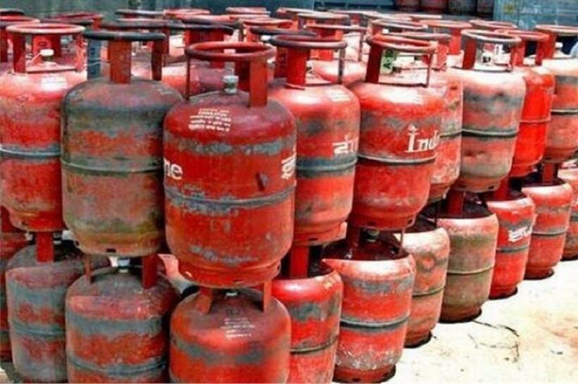 बजट से पहले मोदी सरकार ने जनता को दी बड़ी राहत, सस्ता हुआ घरेलू गैस सिलेंडर