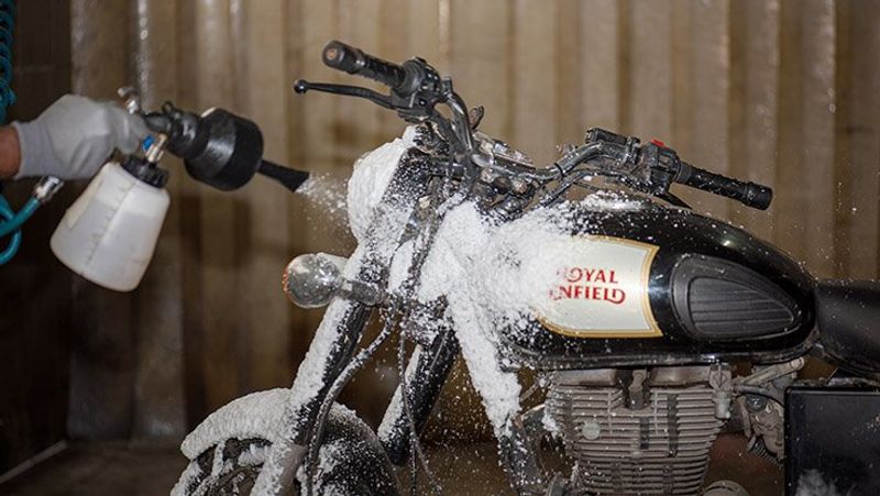 Royal enfield introduce dry wash in chennai city due to Water Crisis