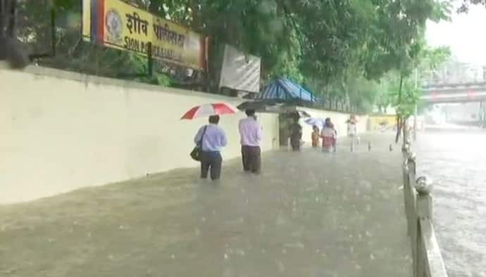 মুম্বইতে প্রবল বর্ষণের জের, বাতিল হাওড়া-শালিমার-সহ একগুচ্ছ ট্রেন