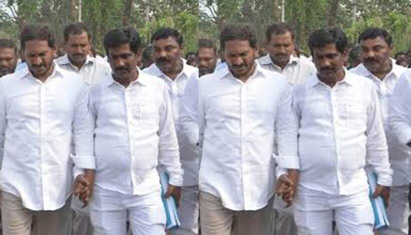 చేదు అనుభవం... వైసిపి ఎమ్మెల్యే పర్యటన వేళ 'సైకో పోవాలి, సైకిల్ రావాలి' పాటను హోరెత్తించి