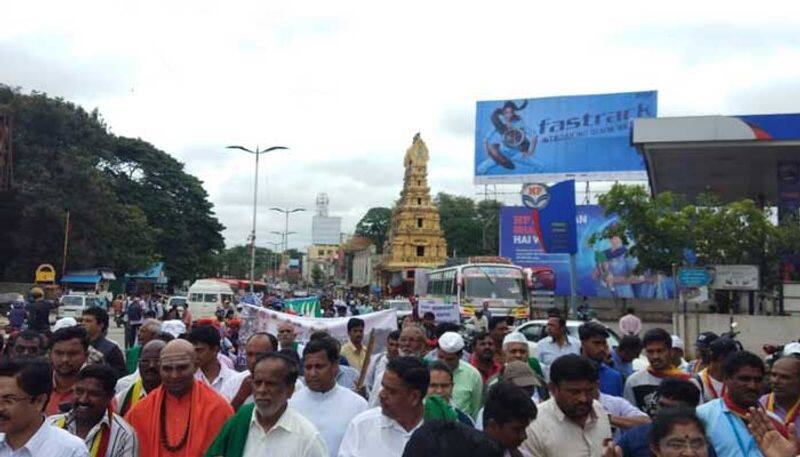 Moolegadde Mutt Channabasava Swamiji flag off Save Sharavathi Bike rally