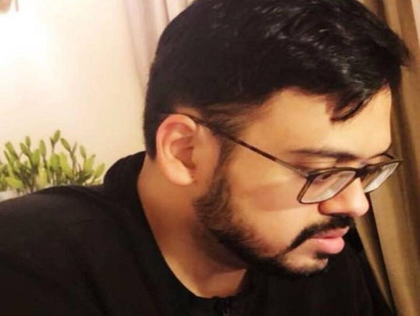 बुलंदशहर के डीएम अभय सिंह के आवास पर छापा, बरामद नोट गिनने के लिए लगानी पड़ी मशीन