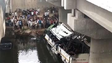 UP government gave clean chit to officers to 29 passanger death bus collapsed in Yamuna expressway