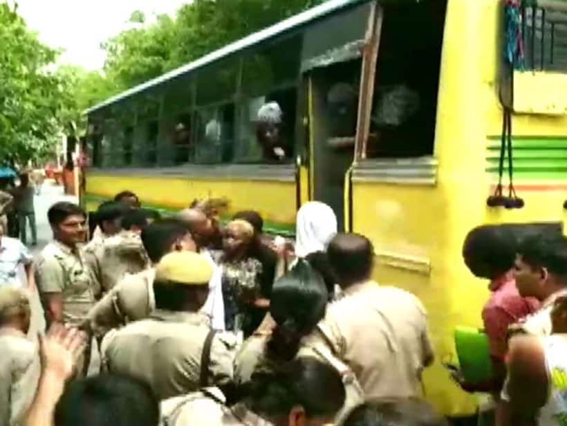 बिना वीजा रह रहे 60 नाइजीरियाई नागरिक गिरफ्तार, नशीले पदार्थों की तस्करी का भी है संदेह