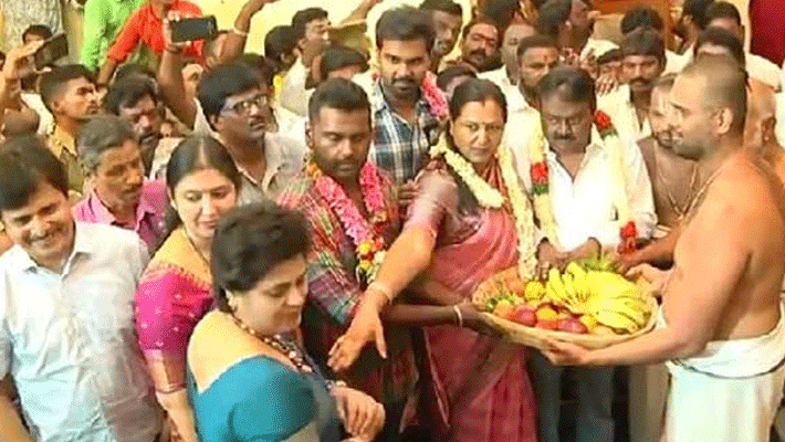 AthiVaradar temple...DMDK Vijayakanth visited