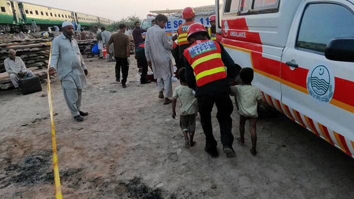 Pakistan train crash...16 kills...70 people injured