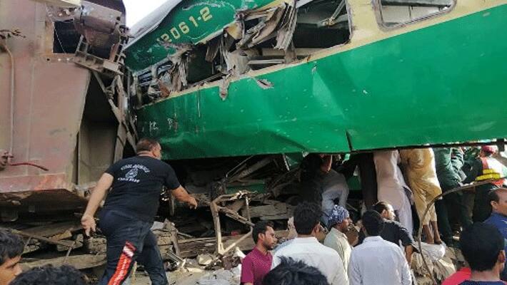 Pakistan train crash...16 kills...70 people injured