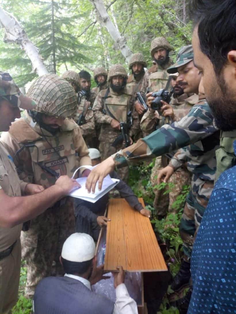 भारतीय सेना के इस जज्बे को देखकर तो पाकिस्तानी भी करने लगेंगे सलाम, प्रोटोकॉल तोड़ पेश की मानवता की बड़ी मिसाल