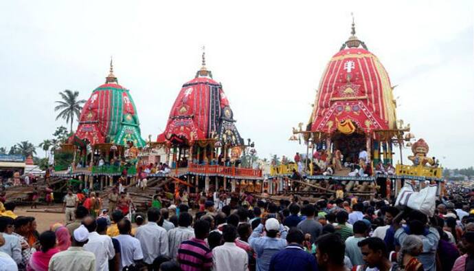 সোনার ঝাড়ু দিয়ে রাস্তা পরিষ্কার করার পরই চাকা গড়ায় রথের, জেনে নিন রথযাত্রায় রাজার ভূমিকা